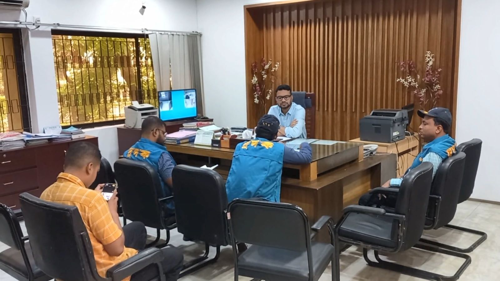 মাদারীপুরে একাধিক অনিয়মের অভিযোগে গণপূর্ত অধিদফতরে দুদকের অভিযান